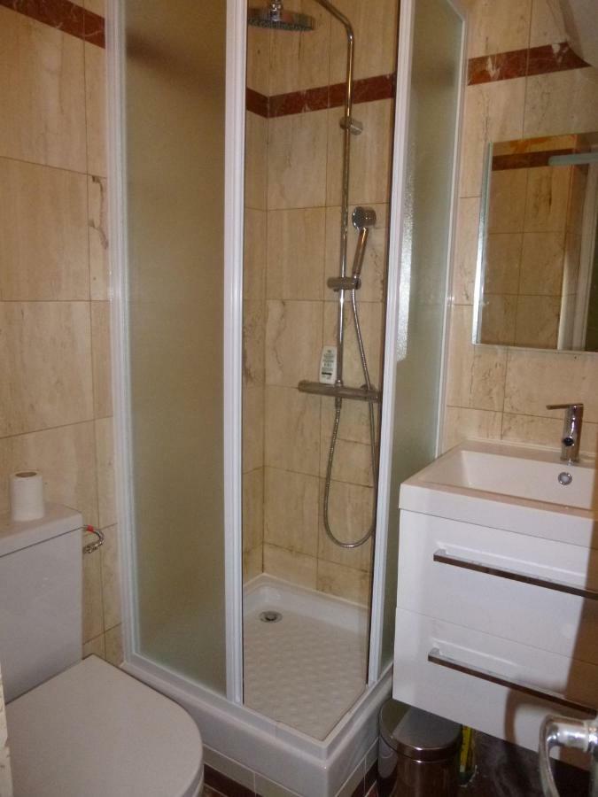 23 Rue De La Chapelle Lägenhet Paris Exteriör bild